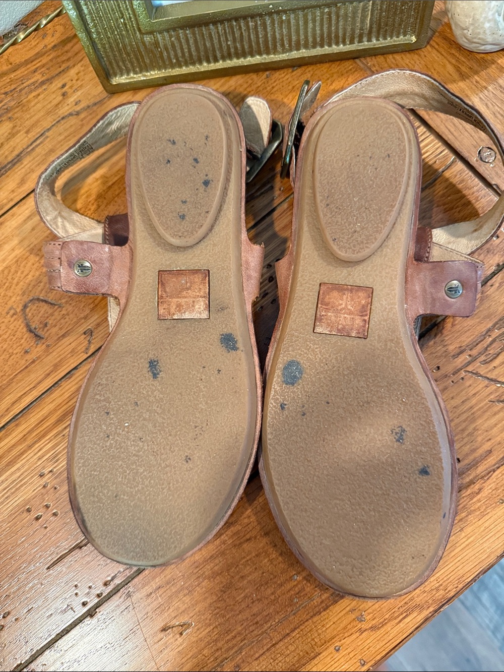 Frye Alessia Brown Leather T-Strap Sandals - Picture 7 of 8